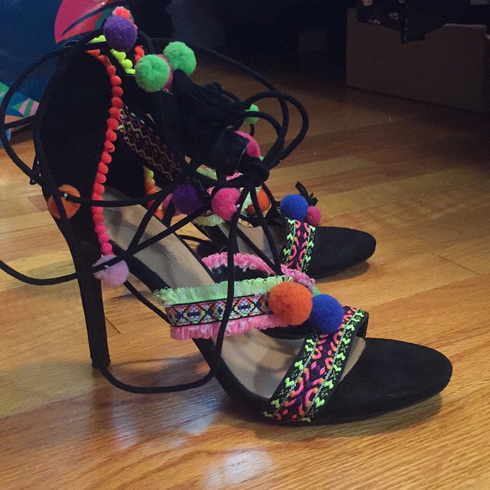 Pom Pom heels